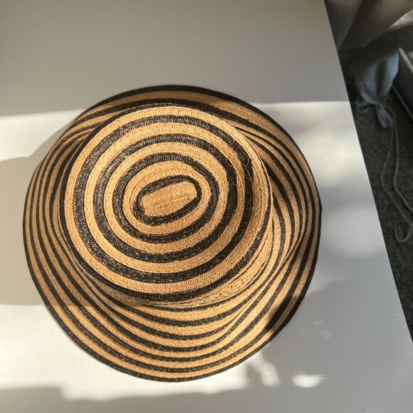 Gertex Straw Beach Hat with Hand painted Black Stripes - So Chic! - Picture 12 of 12